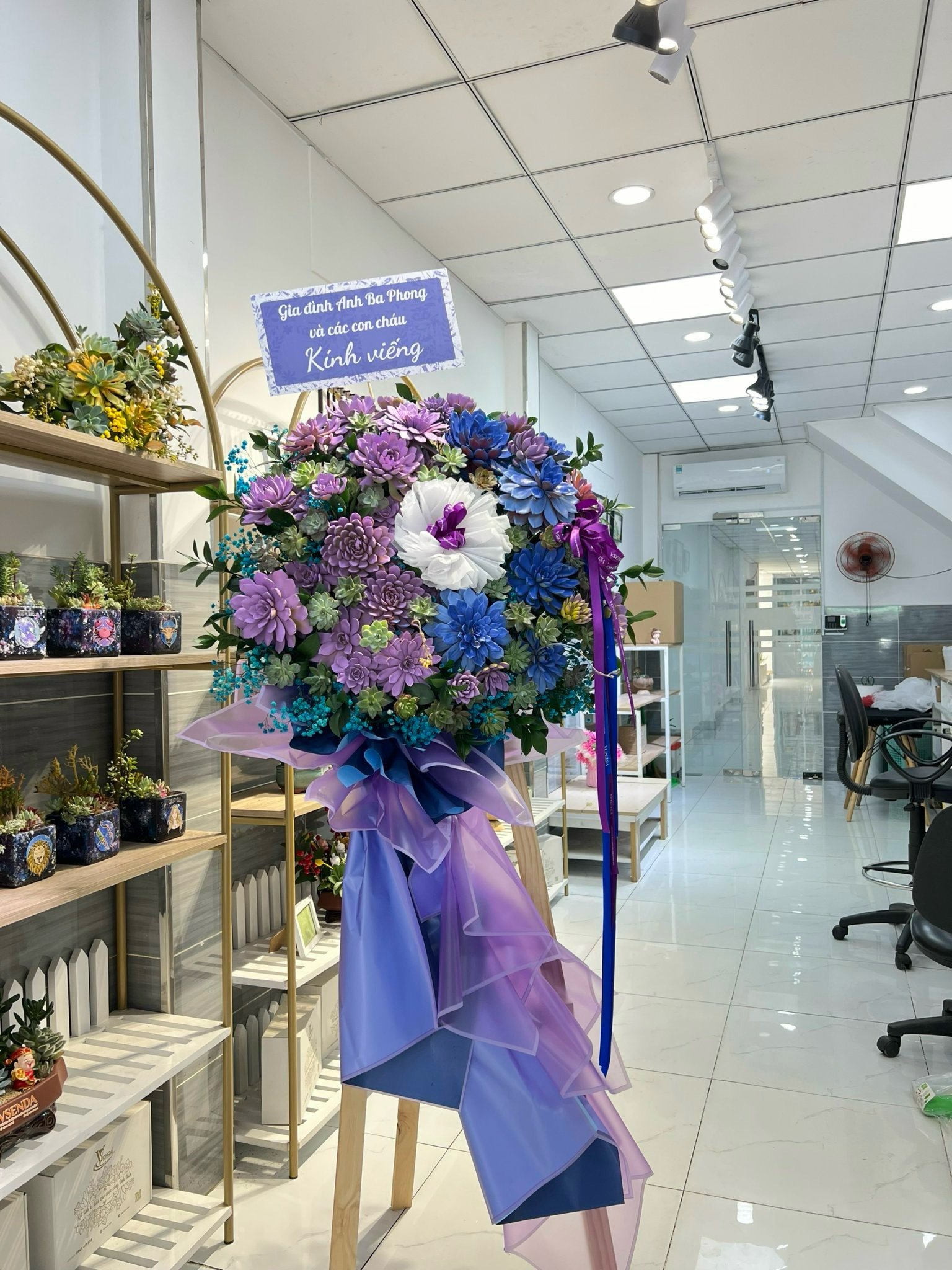 Kệ Hoa Sen Đá Kính Viếng